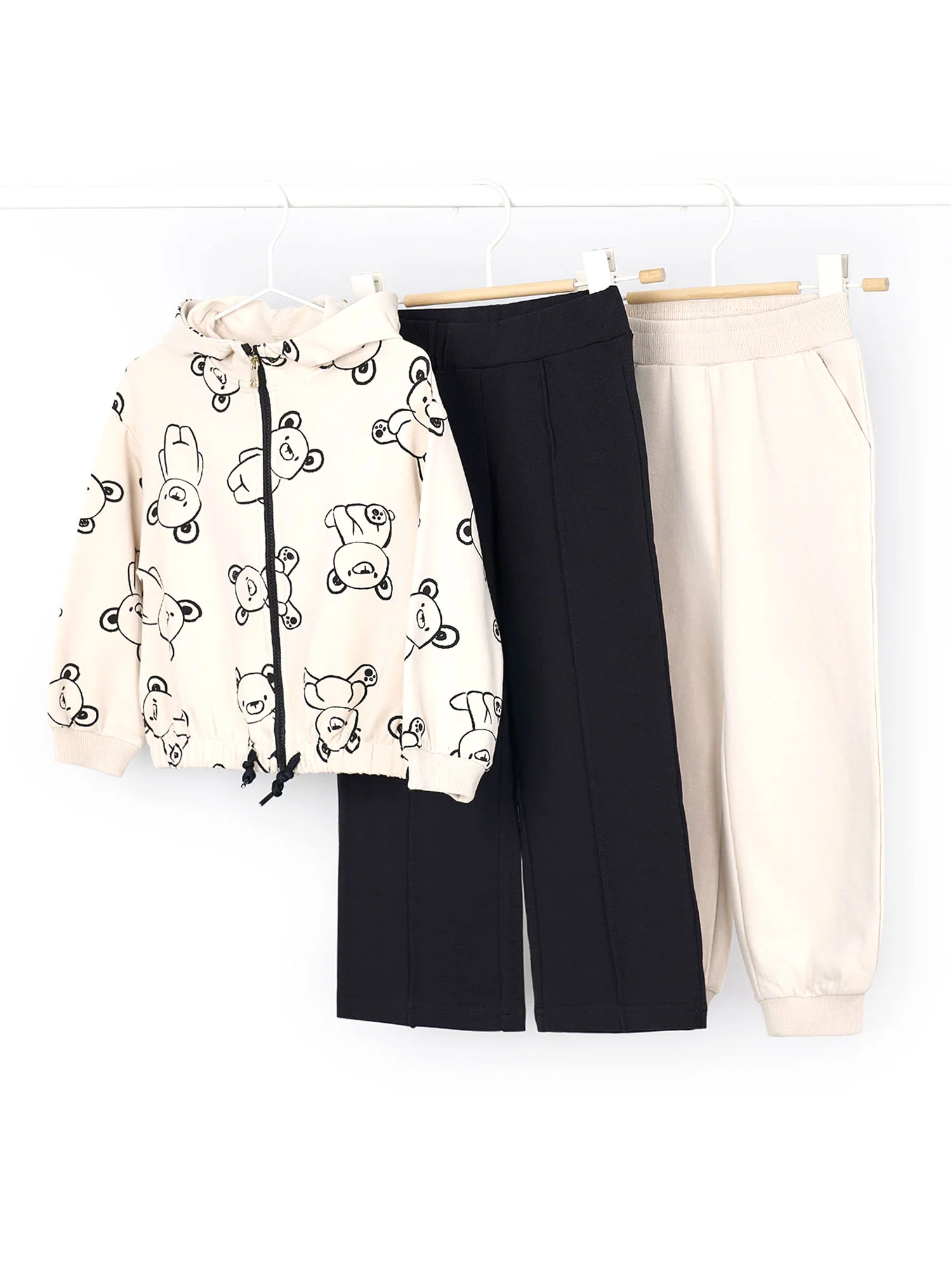 Completo tre pezzi con felpa e due jogger nero