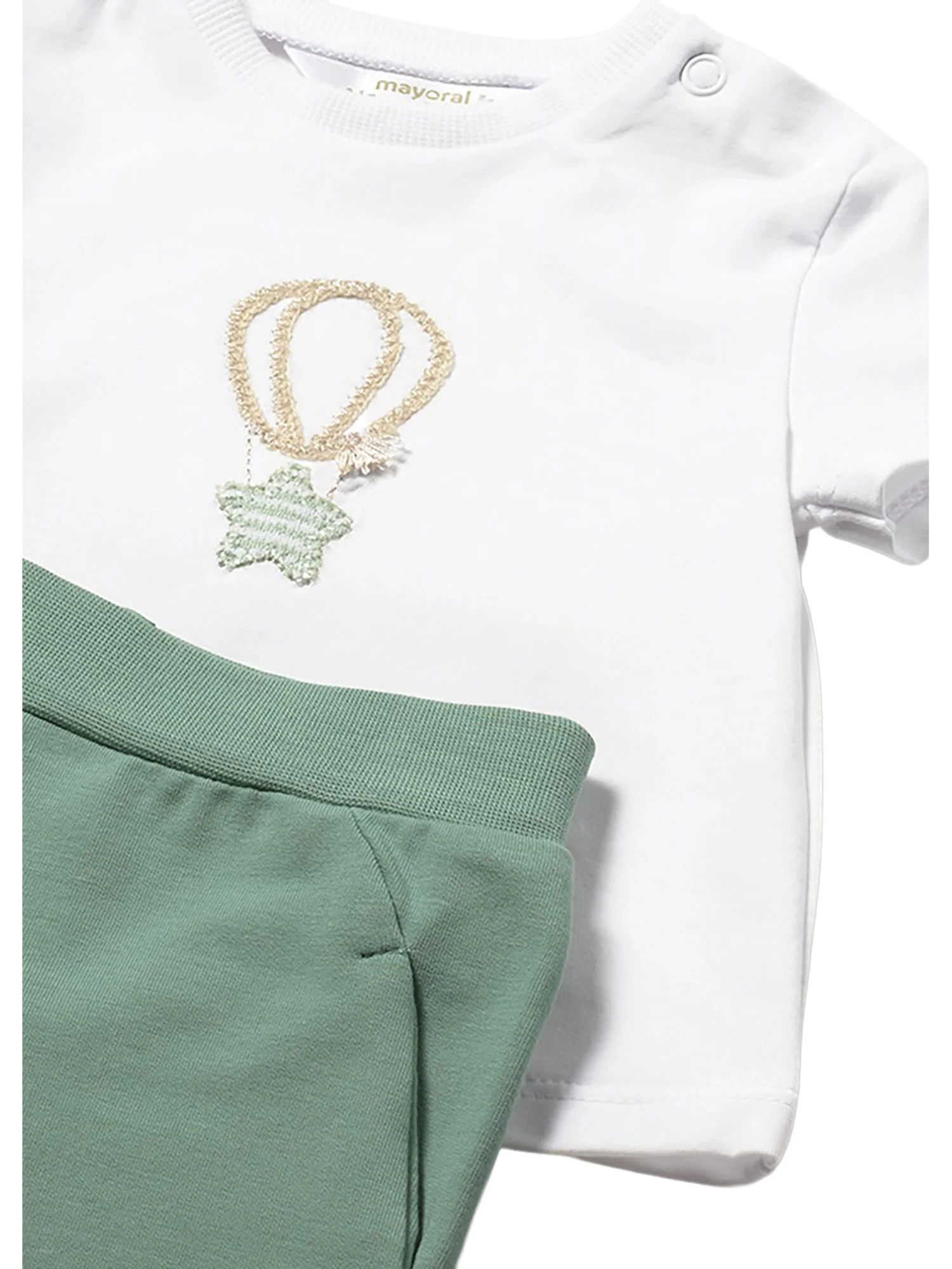 Completo Mayoral Bambino felpa, t-shirt e pantalone muschio - Image 2
