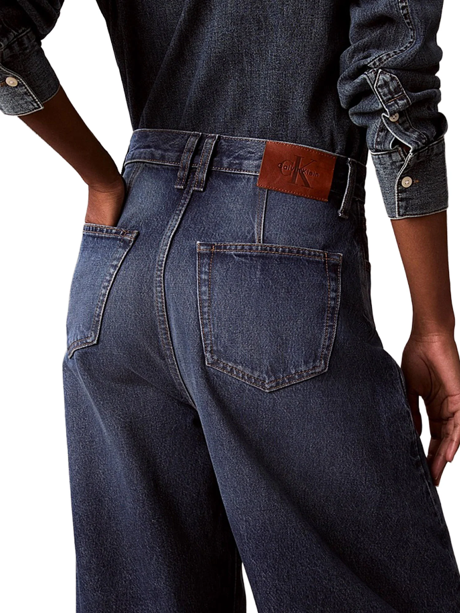 Jeans Calvin Klein Donna modello extreme barrel
 Denim medio - Image 2