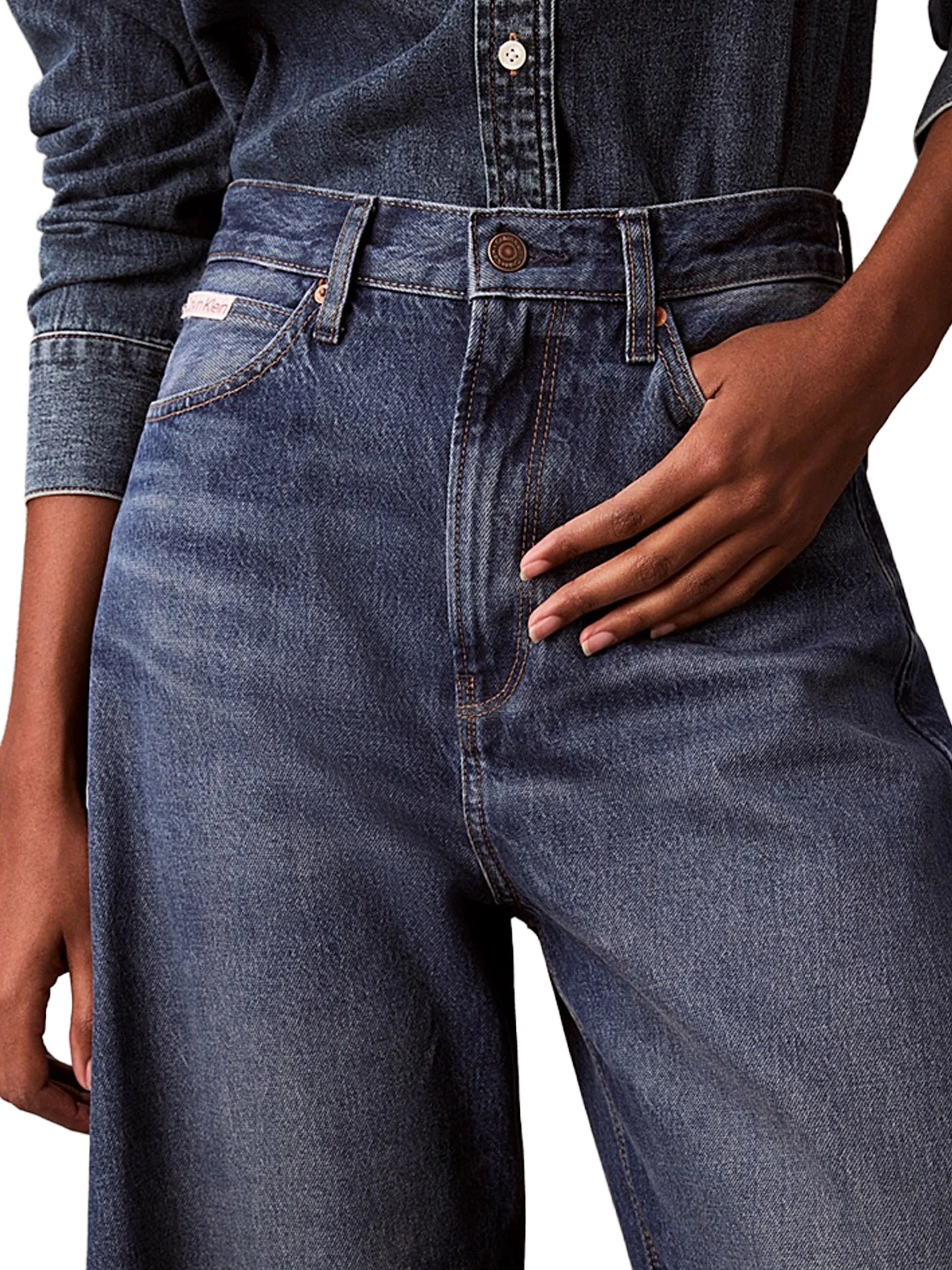 Jeans Calvin Klein Donna modello extreme barrel
 Denim medio - Image 4