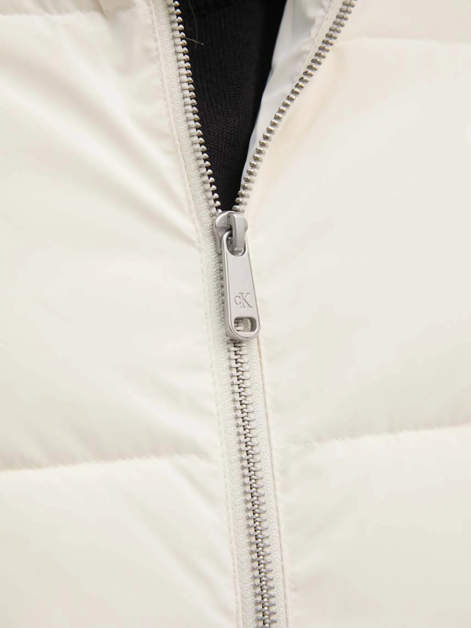 Piumino a collo alto imbottito con zip e logo avorio - Image 3