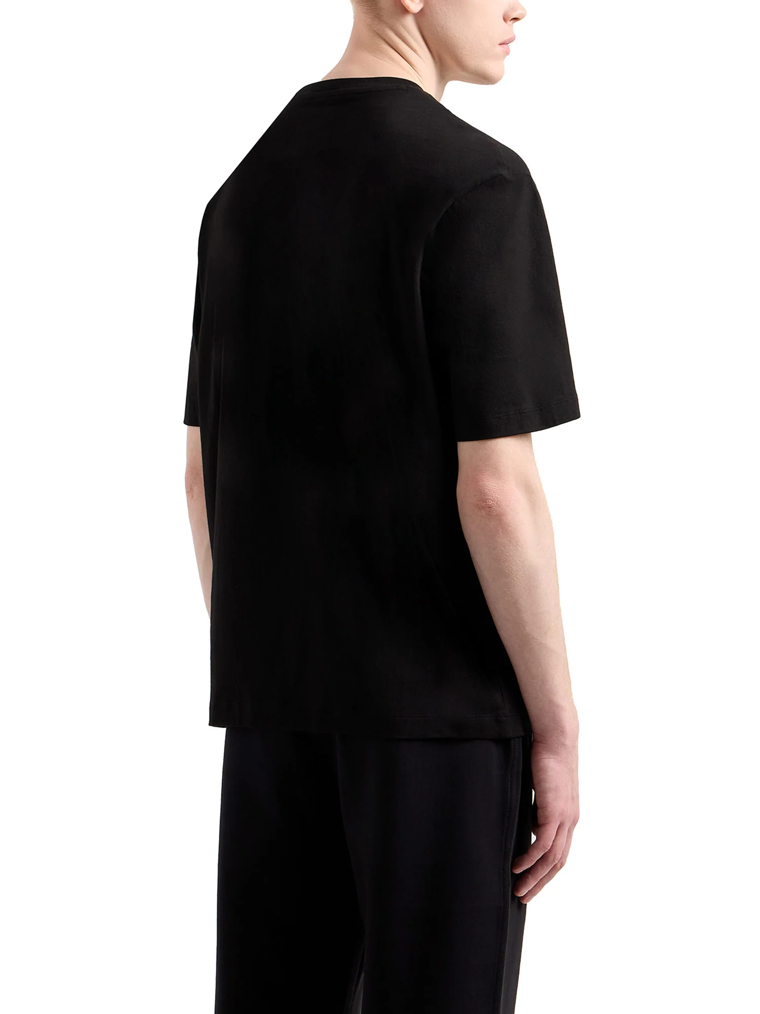 T-shirt con tasca sul petto e logo ricamato nero - Image 2