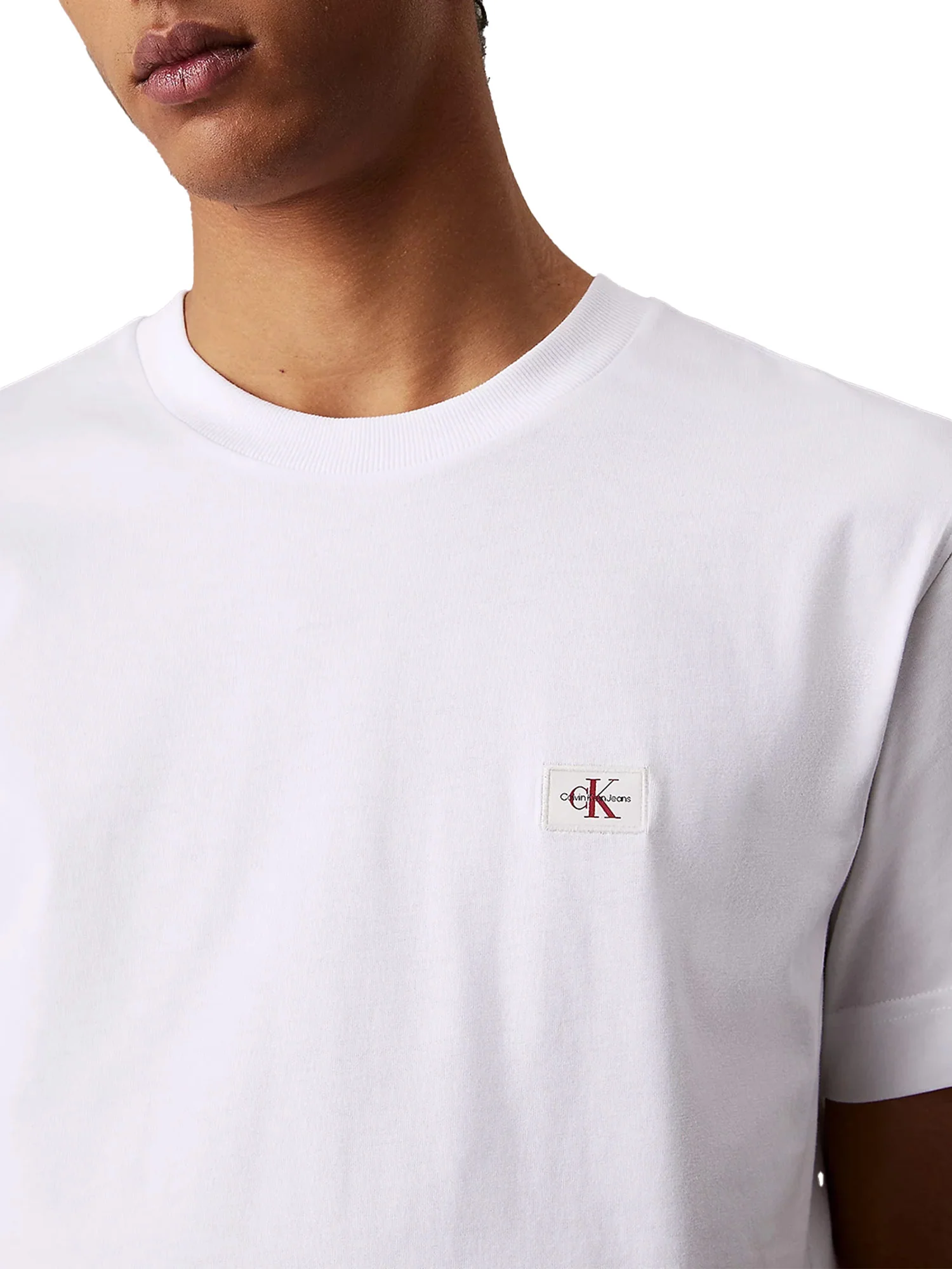 T-shirt manica corta badge logo sul petto bianco - Image 3