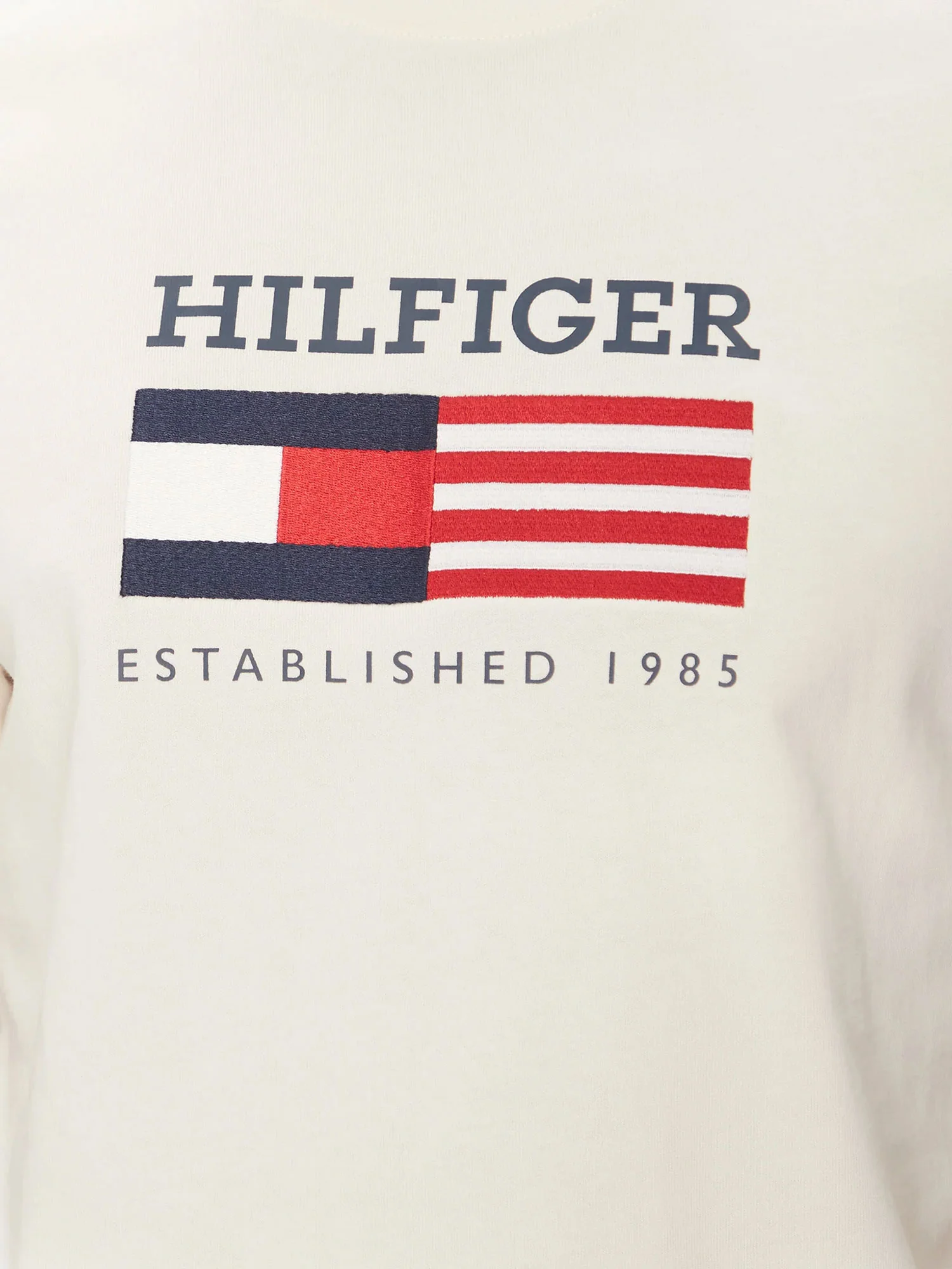 T-shirt Tommy Hilfiger con bandiera avorio - Image 4