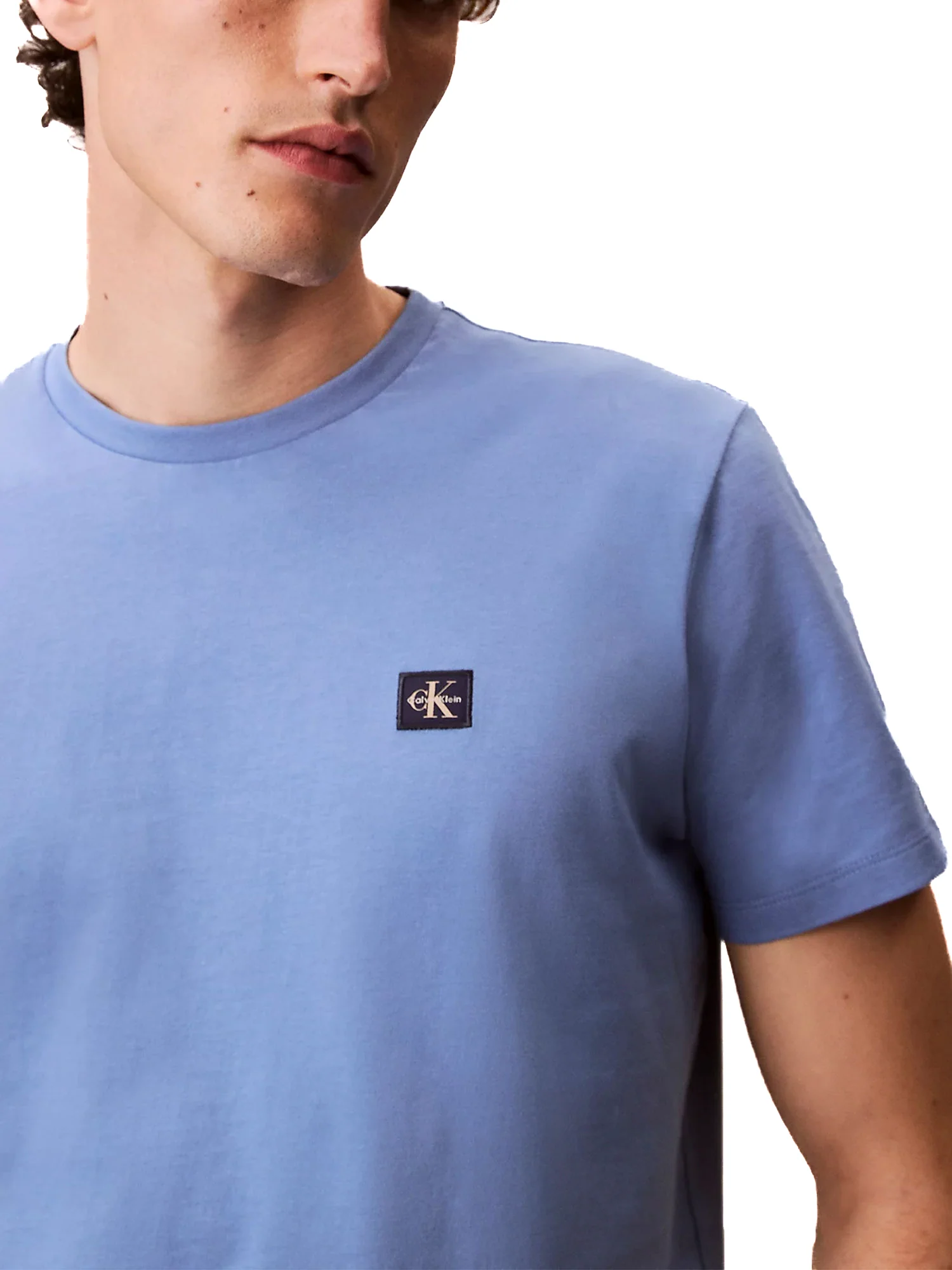 T-shirt Calvin Klein con mini patch logo azzurro - Image 3