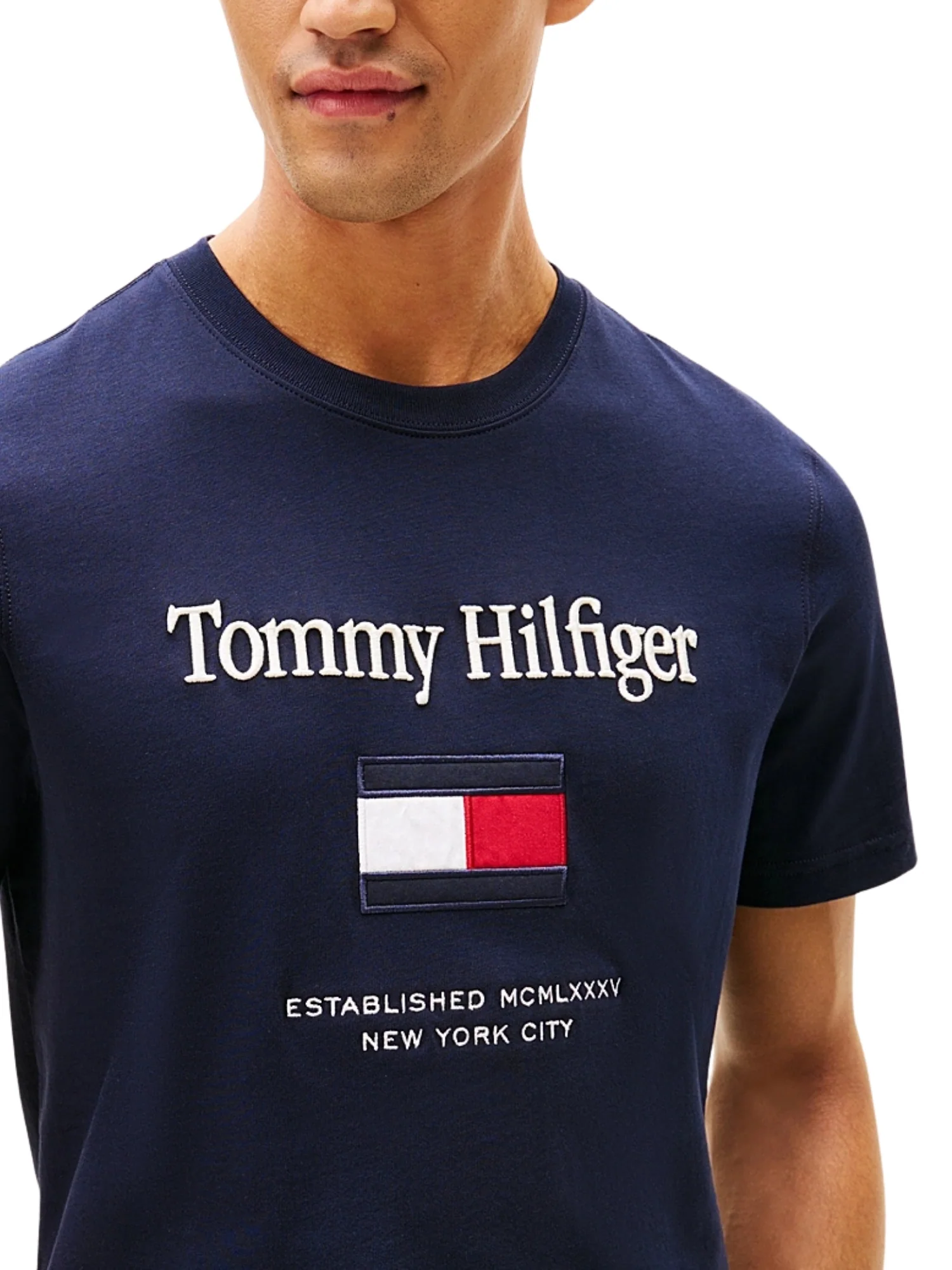 T-shirt con maniche corte Tommy Hilfiger modello embro flag blu - Image 4