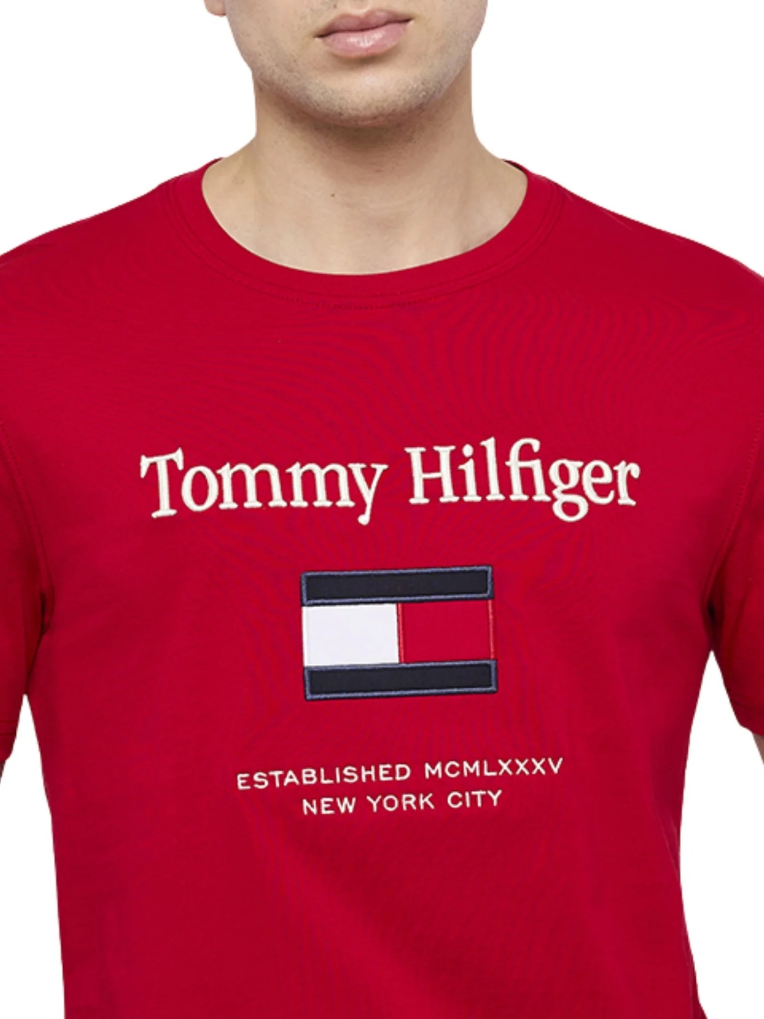 T-shirt con maniche corte Tommy Hilfiger modello embro flag rosso - Image 3