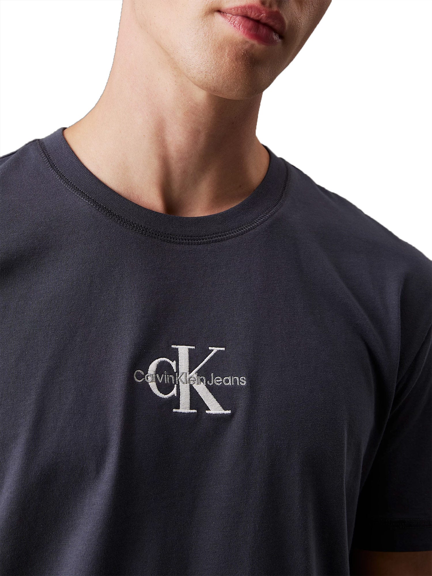 T-shirt monologo ricamato sul petto ebano - Image 3