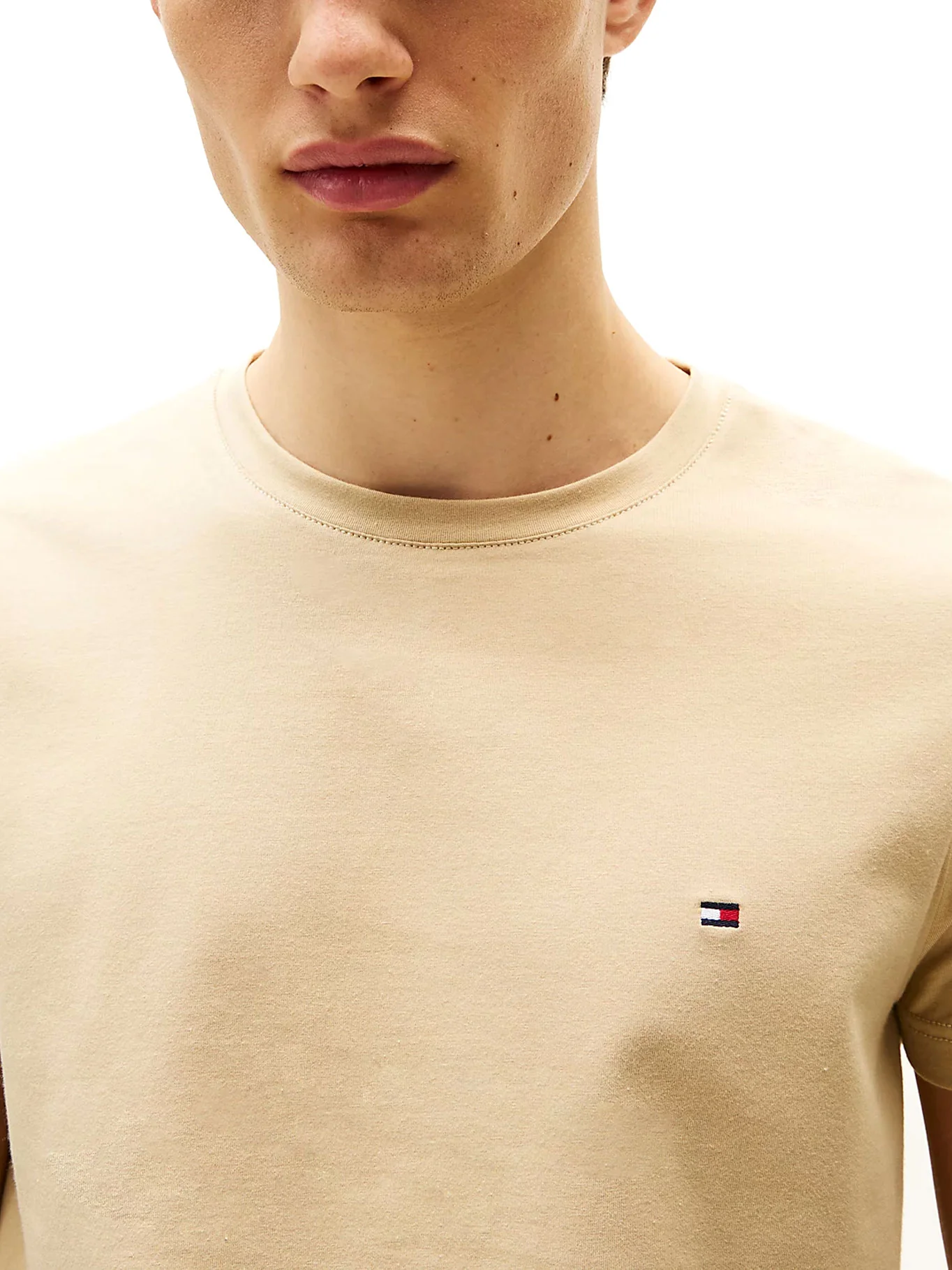 T-shirt slim fit con bandierina ricamata beige - Image 3